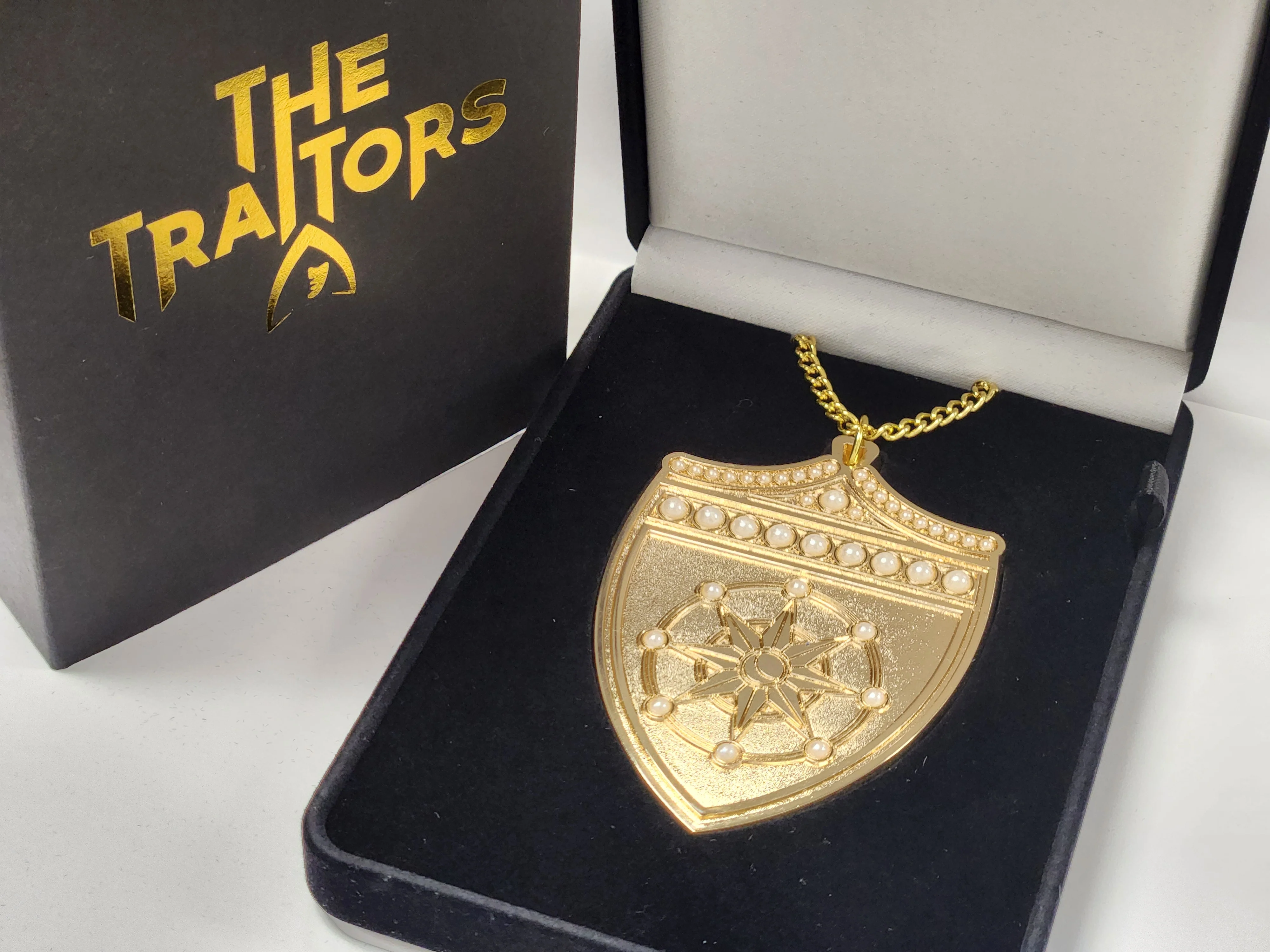 The Traitors Shield Necklace - Image 3